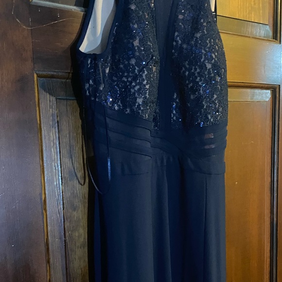 Evening gown - Picture 3 of 4